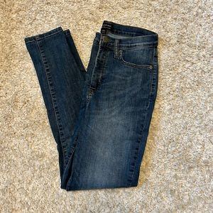 Women’s Curvy High-Waisted Jeans